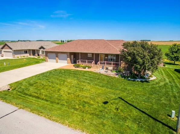 606 Meadowview Dr, Lester, IA 51242