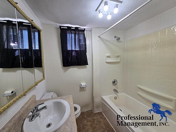 4th image of 435 Lewis Ave #1/2