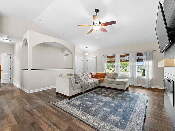 5th image of 414 Parkway Dr