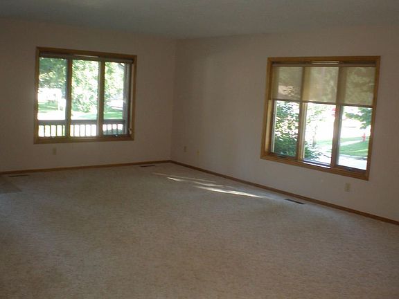 3rd image of 302 N Hazel St
