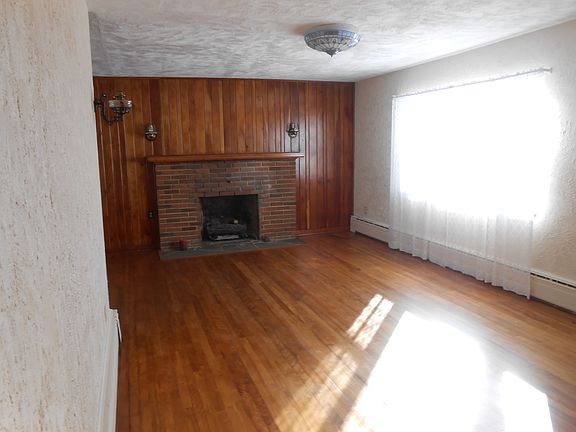 living room- 12' x 22'