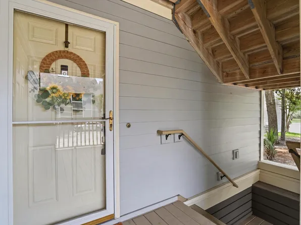 207 Little Oak Island Dr, Folly Beach, SC 29439