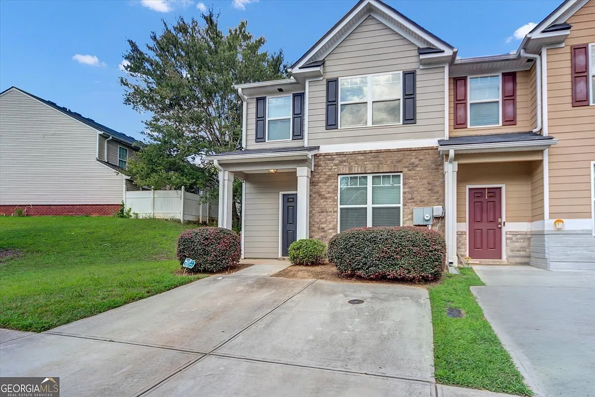 3 bed, 2.5 bath, 1468 sqft, $1,800 — Photo 3