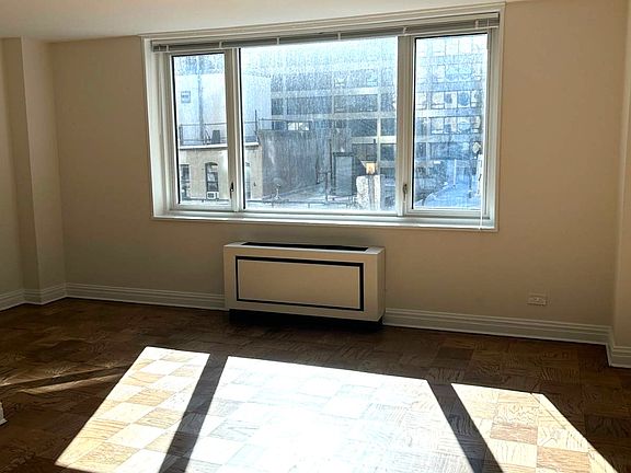 4th image of 400 E 71st St APT 8U