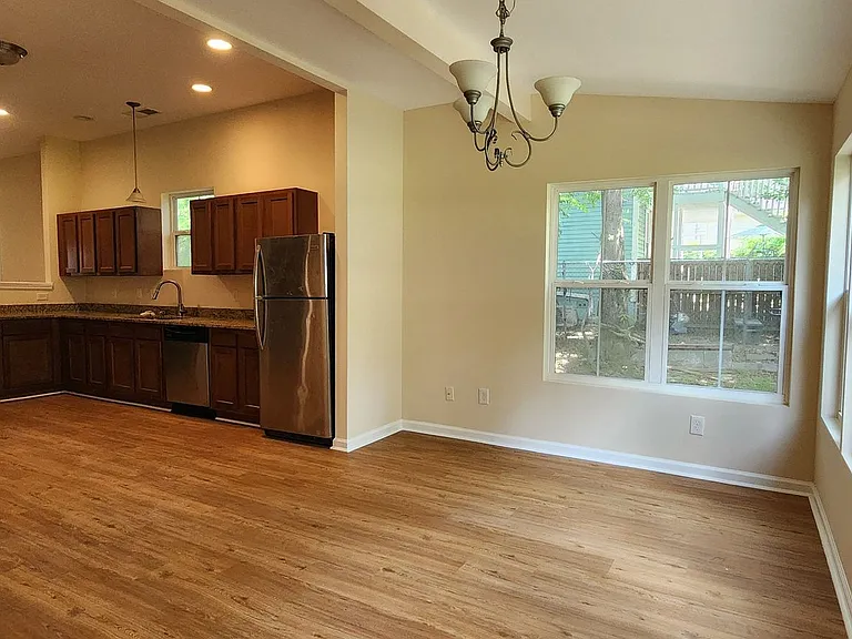 1735 Bolton Rd NW — Photo 2