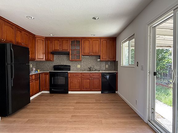3rd image of 6949 Mansfield Ave