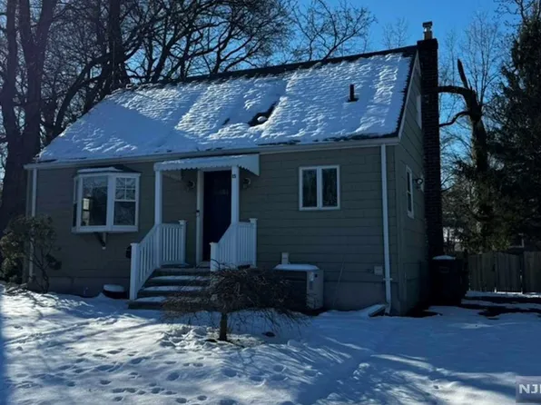 15 Belvin Ct, Bergenfield, NJ 07621
