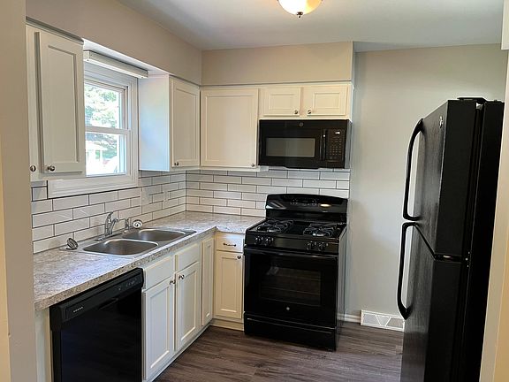 2nd image of 3411 Benjamin Ave NE