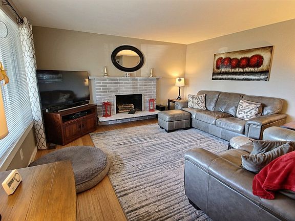 3rd image of 10301 123rd St Ct E