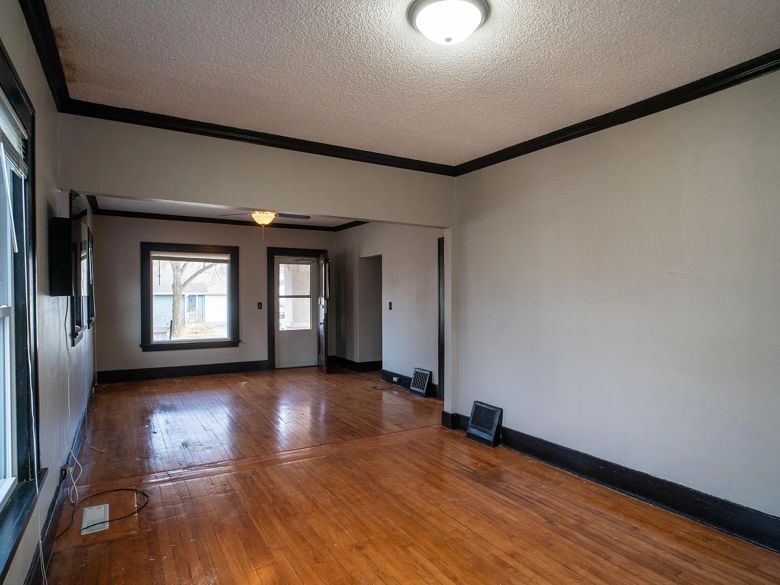 2 bed, 900 sqft, $1,500 — Photo 2