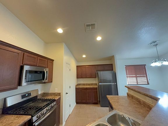 5th image of 3323 Yosemite Ct