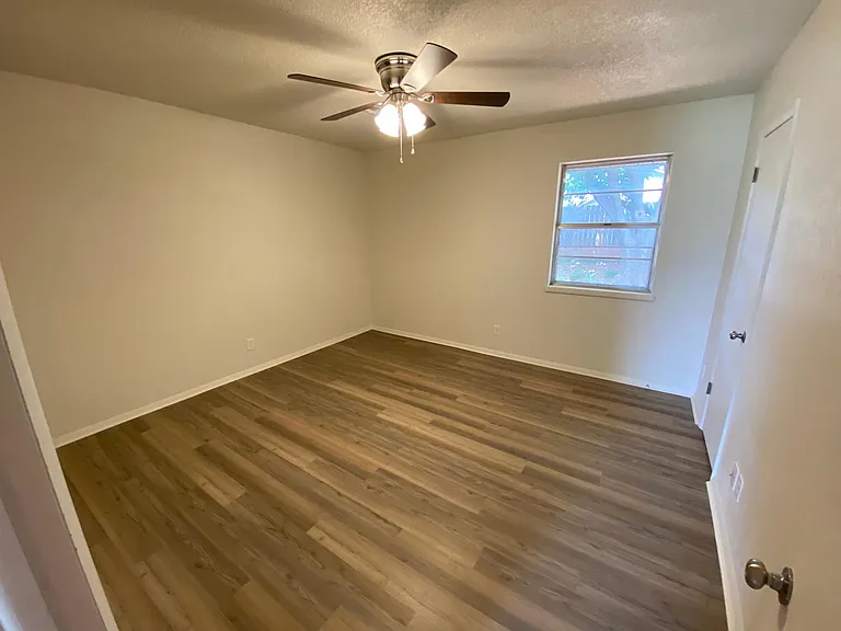 1524 N Manning St — Photo 9