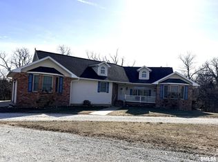 23019 E Owens Rd, Farmington, IL 61531