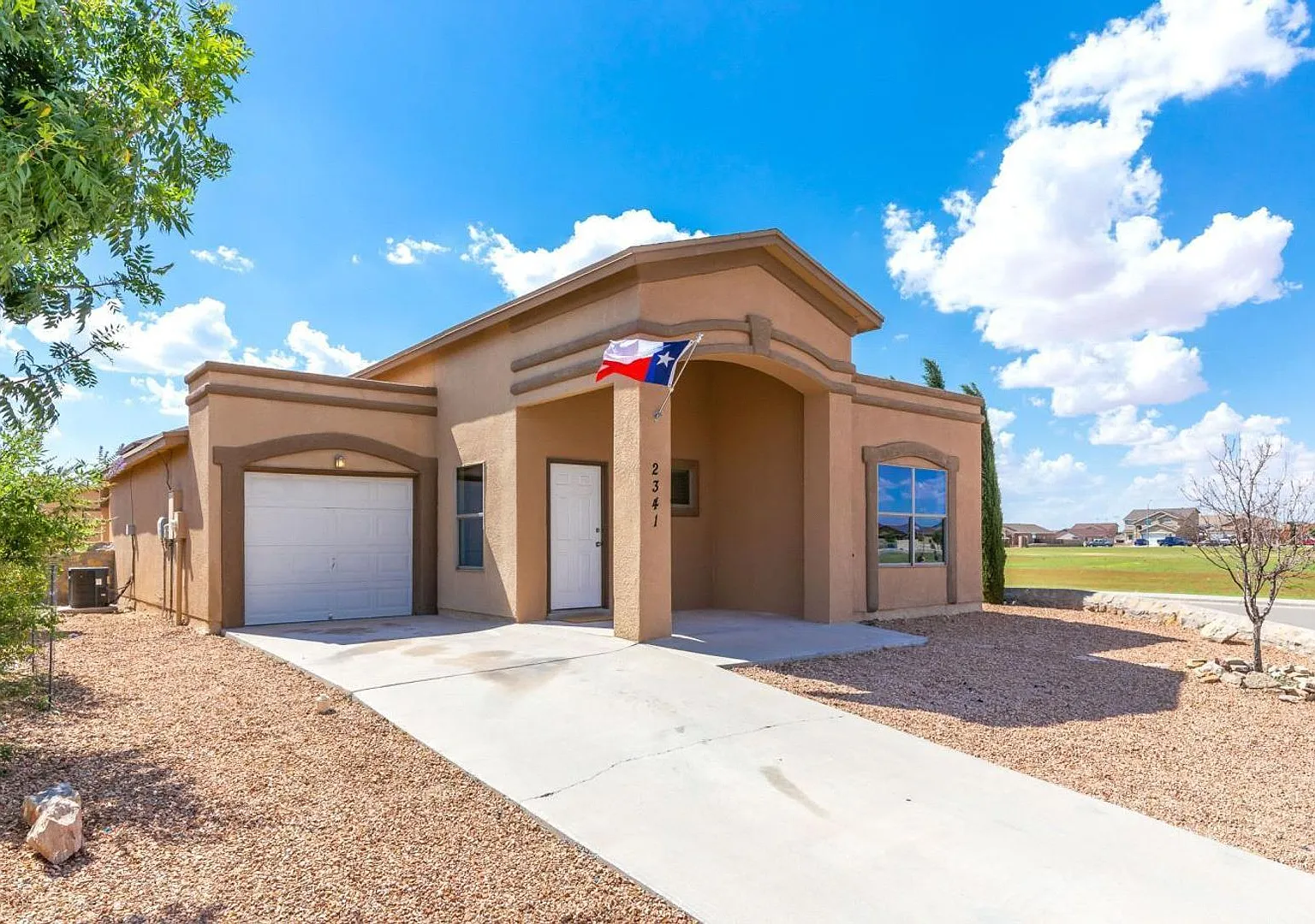 East El Paso 3 bed Refrig A/C next to Park! — Photo 1