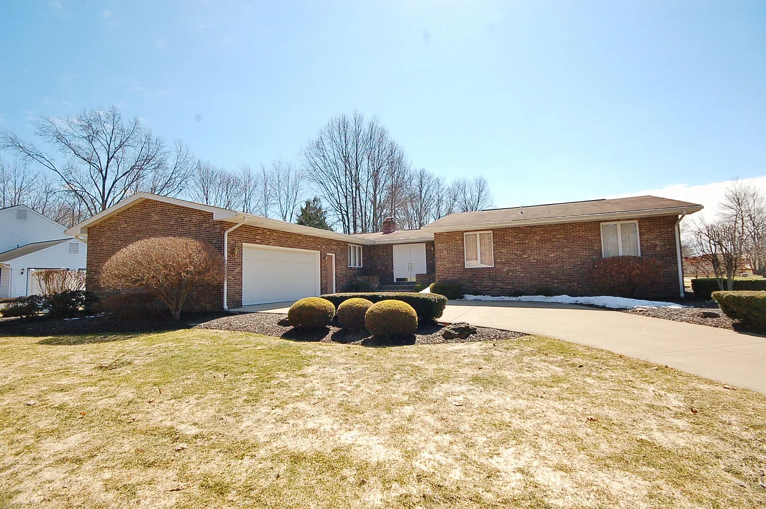 365 Woodview Dr photo 1