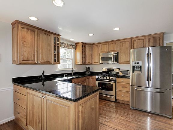 5th image of 7405 Mahaska Dr