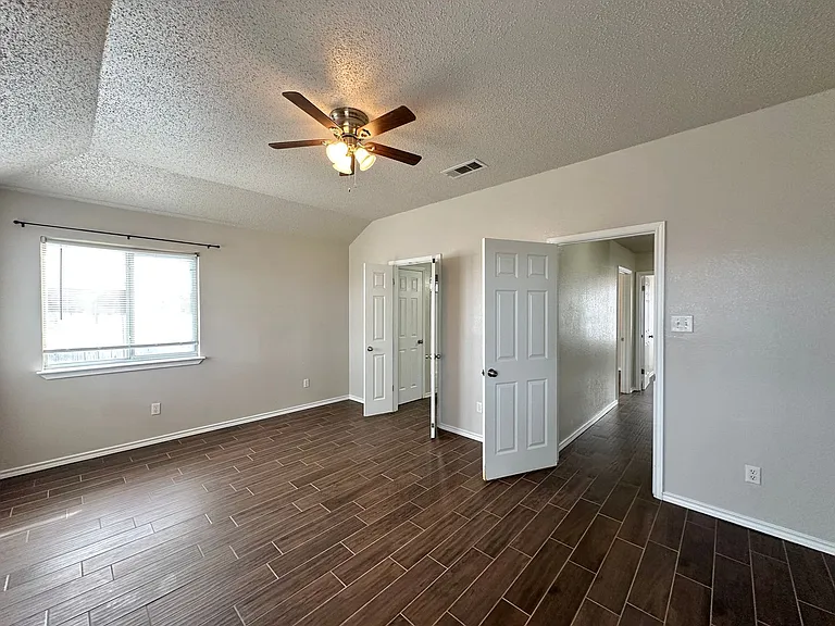 1910 Michele Dr — Photo 17