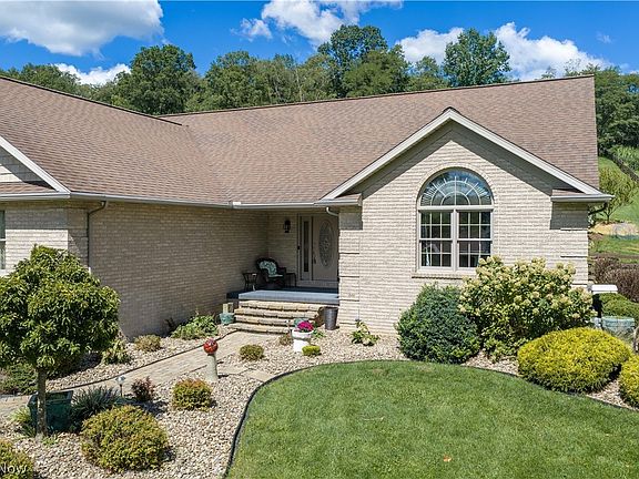 2nd image of 2705 Crooked Run Rd NW