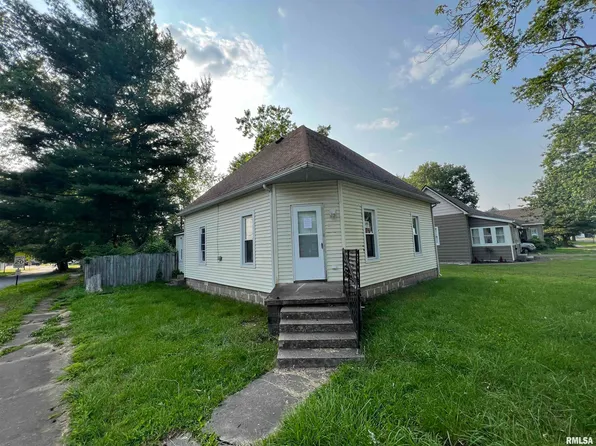 701 N 16th St, Herrin, IL 62948