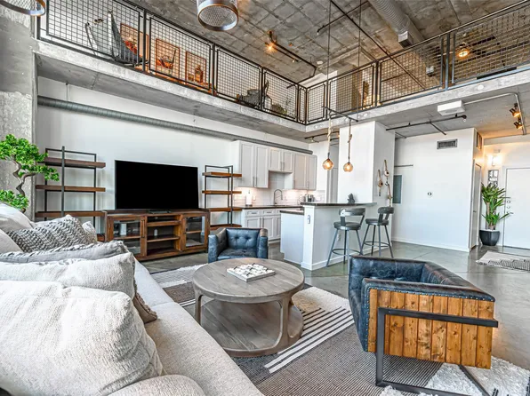 2000 Bagby St APT 5406, Houston, TX 77002