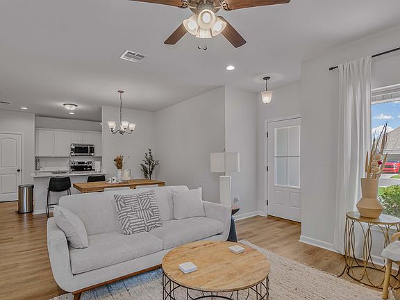 4th image of 43116 Parkside Ave