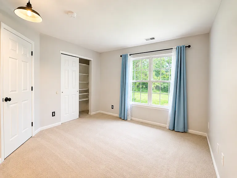 116 Wallace Ct — Photo 13
