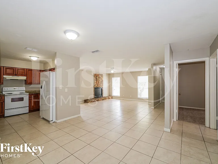 2224 E Hanna Ave — Photo 6