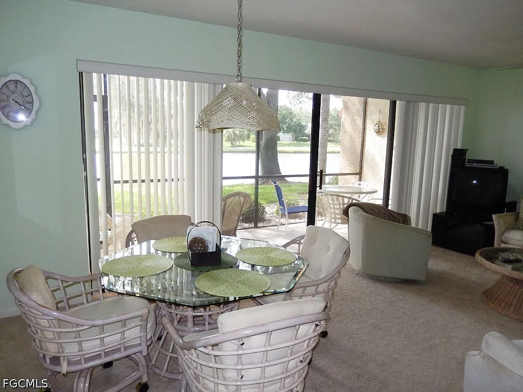 2 bed, 2.0 bath, 1048 sqft, $4,500 — Photo 4