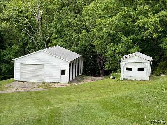4th image of 1320 Ridge Rd