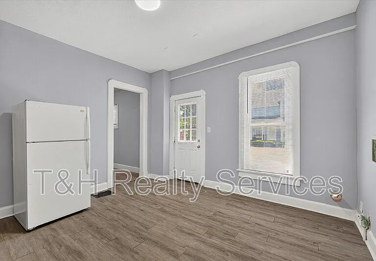 100 N Muessing St — Photo 15