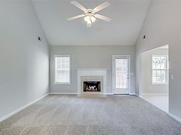 3rd image of 26 Roundtree Ct