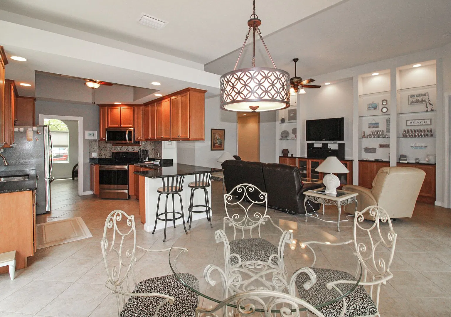 Islandwalk Annual Pool Home for Rent — Photo 4