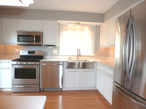 5th image of 1484 Beaumont Cir