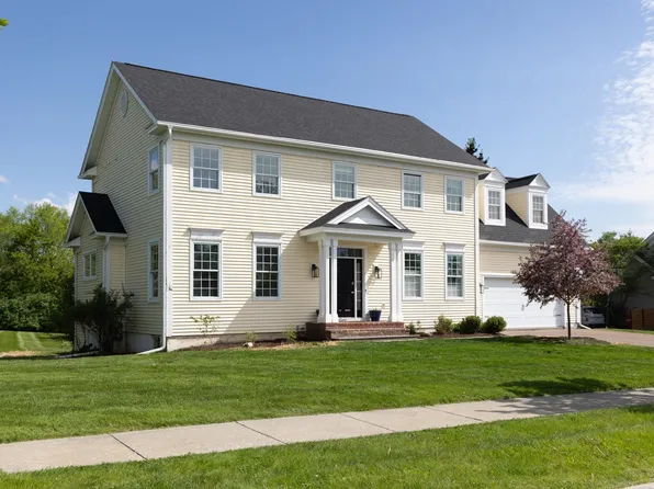 37 Tabor Place, South Burlington, VT 05403