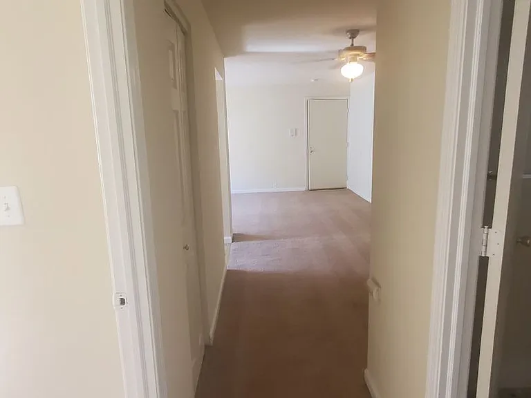 HOLLY GARDEN APARTMENTS — Photo 29