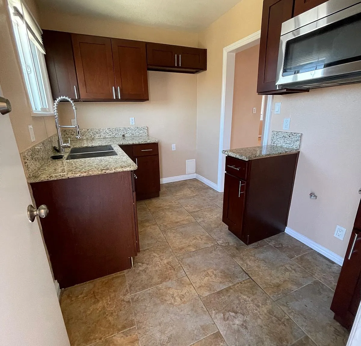 2 bed, 765 sqft, $2,300 — Photo 3