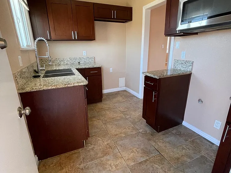 16104 S Harvard Blvd #D — Photo 2