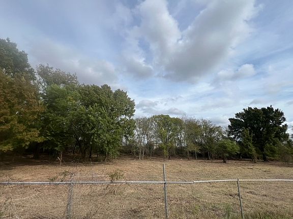 3rd image of Clarks Ln