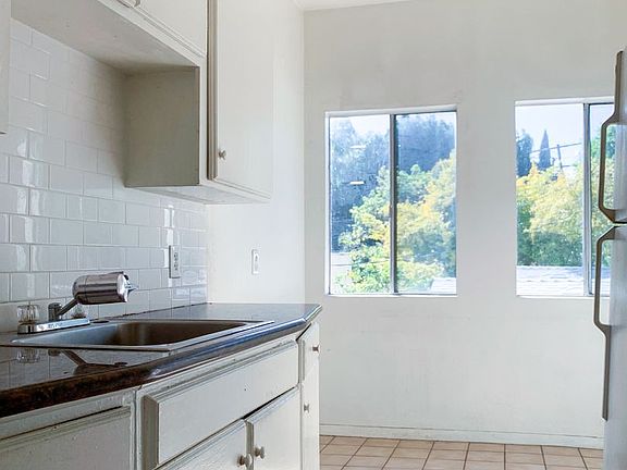 4th image of 821 N Vendome St APT 7