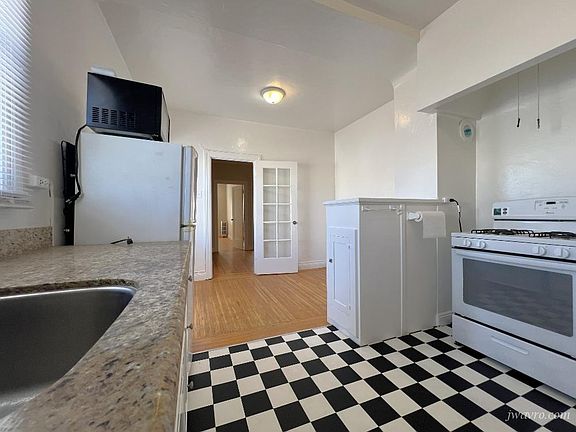 5th image of 1980 Jefferson St APT 301