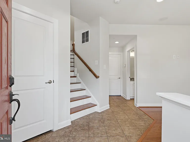 3589 Katherine Way — Photo 4