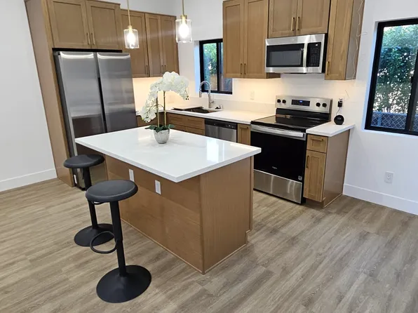 23455 Burbank Blvd, Woodland Hills, CA 91367