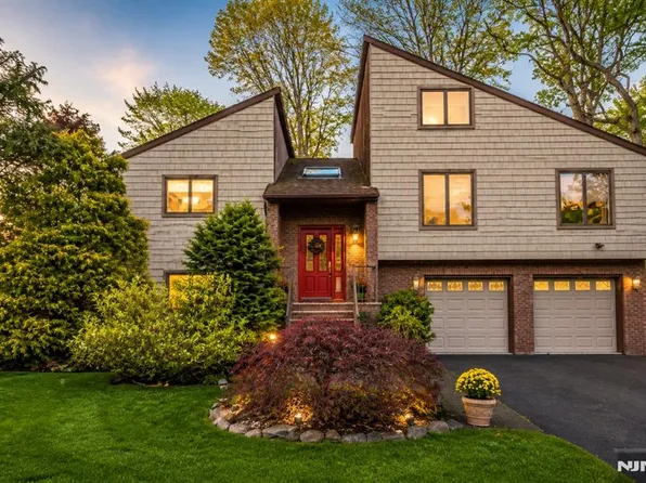 4 Lesa Ln, Hillsdale, NJ 07642