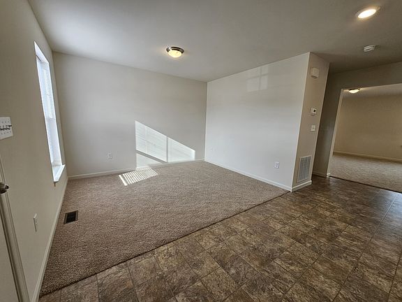 2nd image of 118 Rhodolite Ln