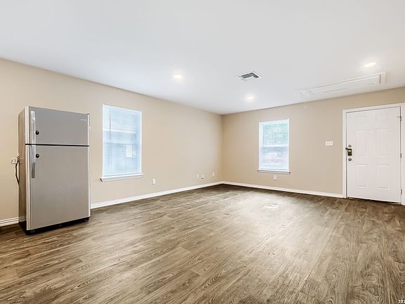 3rd image of 543 DORIE ST