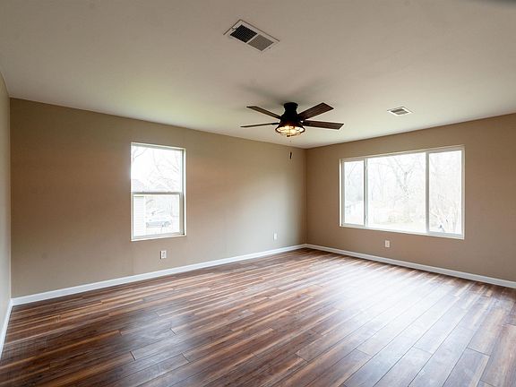 3rd image of 606 W North St