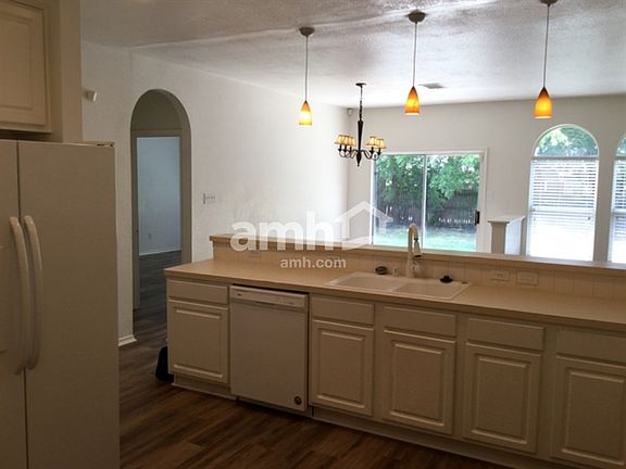 3rd image of 1506 Cheyenne Trl
