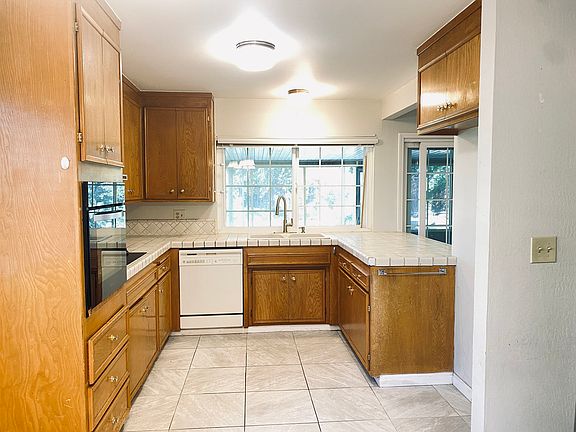 4th image of 1072 Wilsham Dr