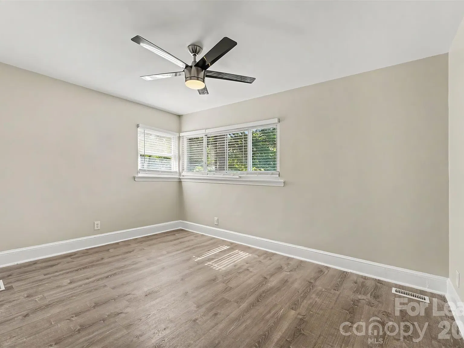 2 bed, 2.0 bath, 985 sqft, $2,000 — Photo 4