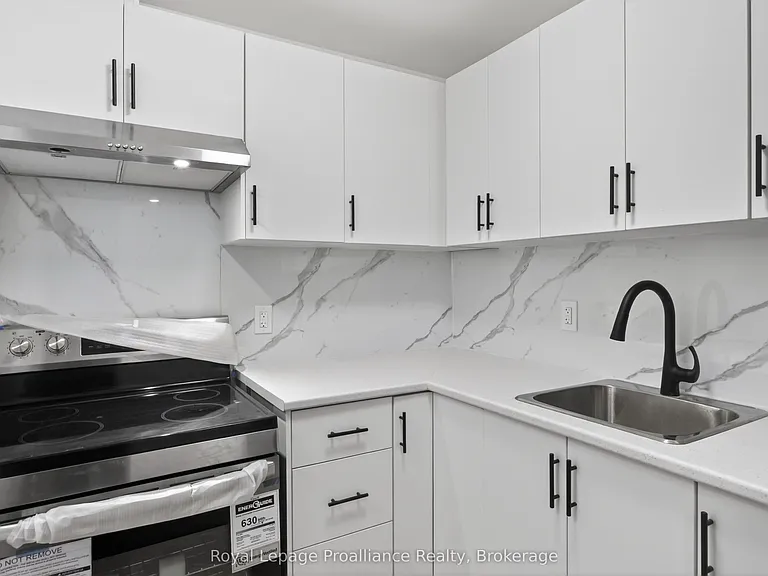 171 Hazlitt St #4 — Photo 5